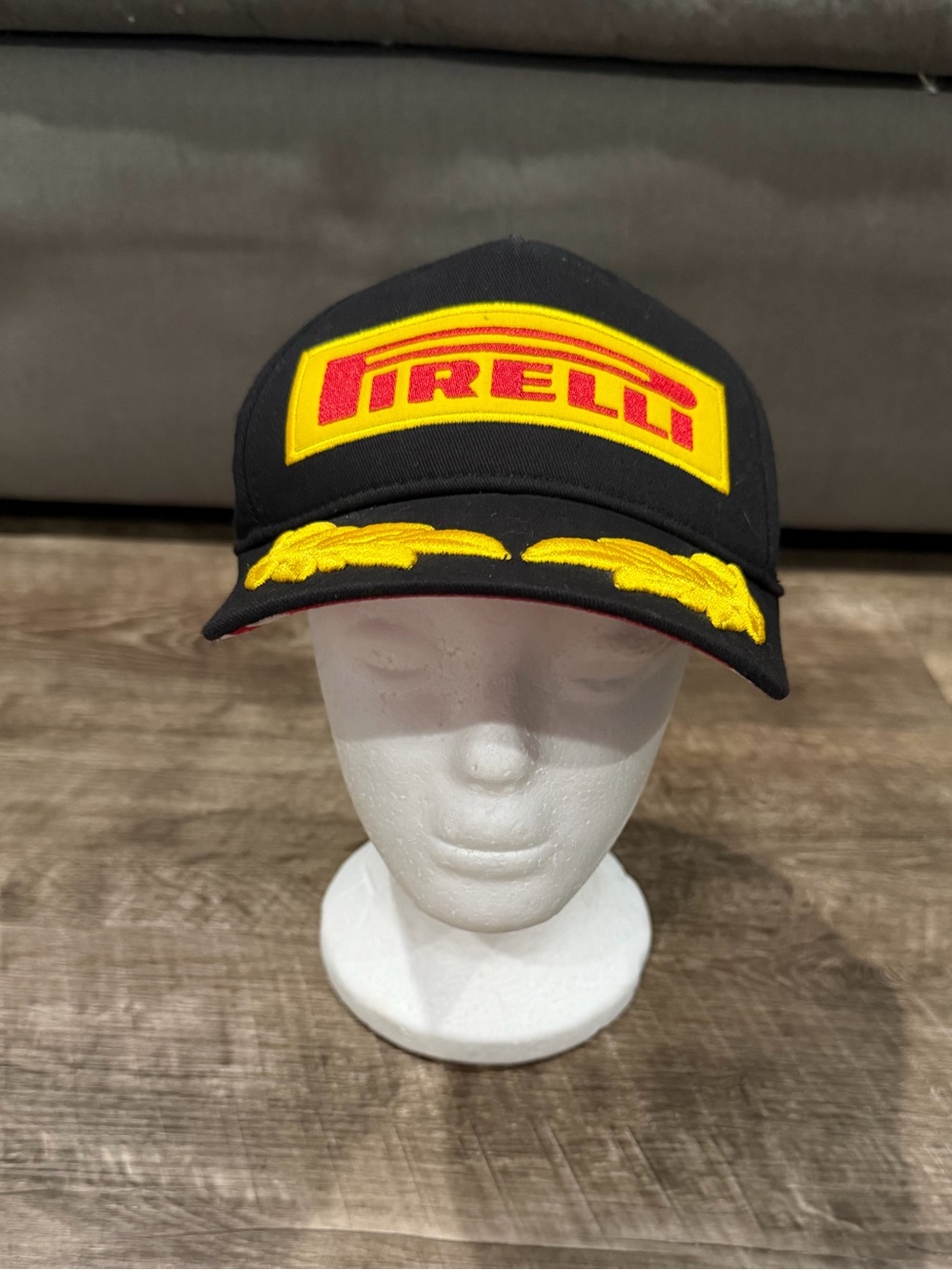 Pirelli F1 Podium 1st Place Winner Cap Hat Black Gold Laurel Wreath Formula 1